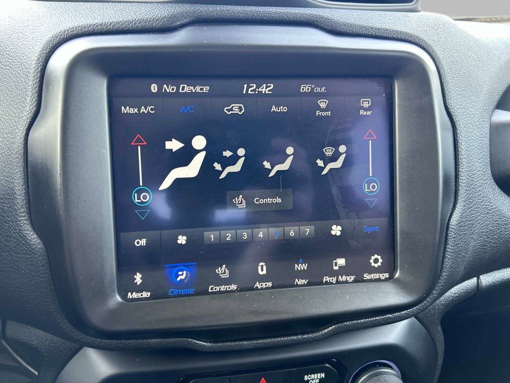 Certified 2023 Jeep Renegade Latitude w/ Premium Group image 27