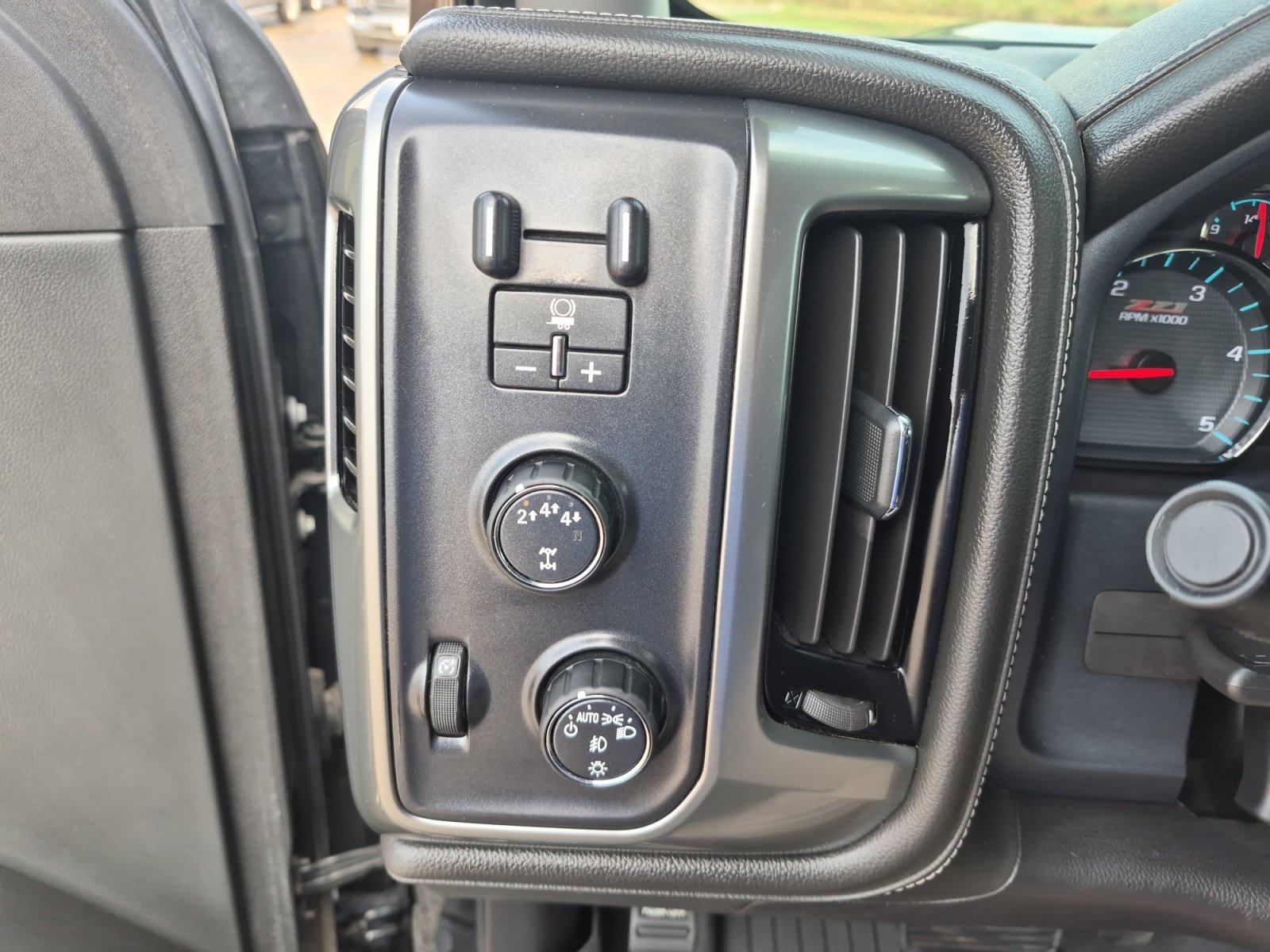 Used 2019 Chevrolet Silverado 2500 LTZ w/ Duramax Plus Package AWD/4WD image 27