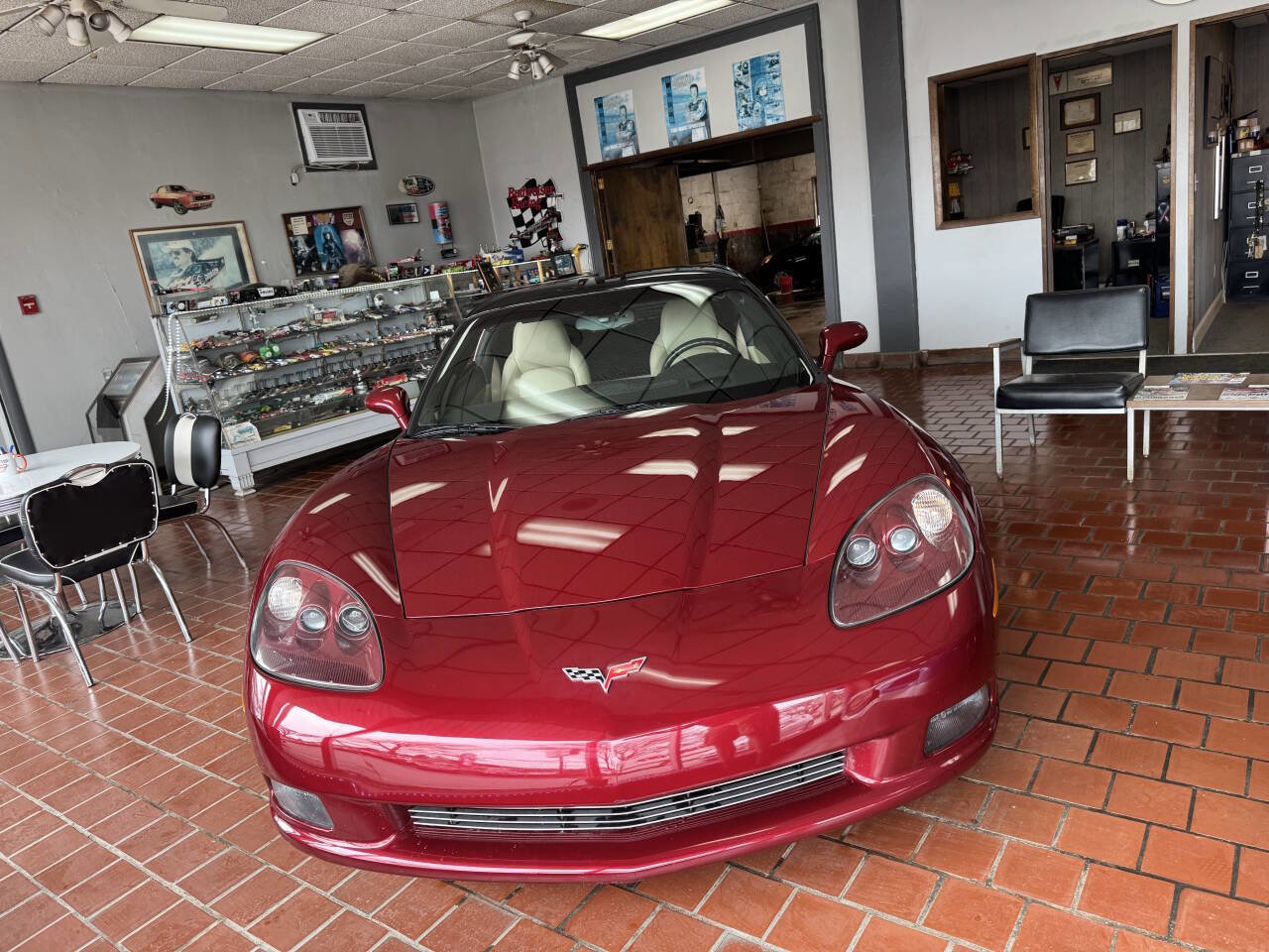Used 2007 Chevrolet Corvette Coupe w/ Preferred Equipment Group RWD image 3