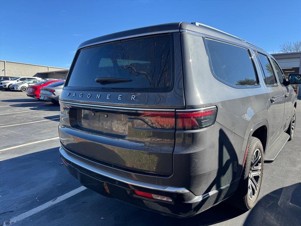 Used 2023 Jeep Wagoneer L 4WD w/ Premium Group I image 5