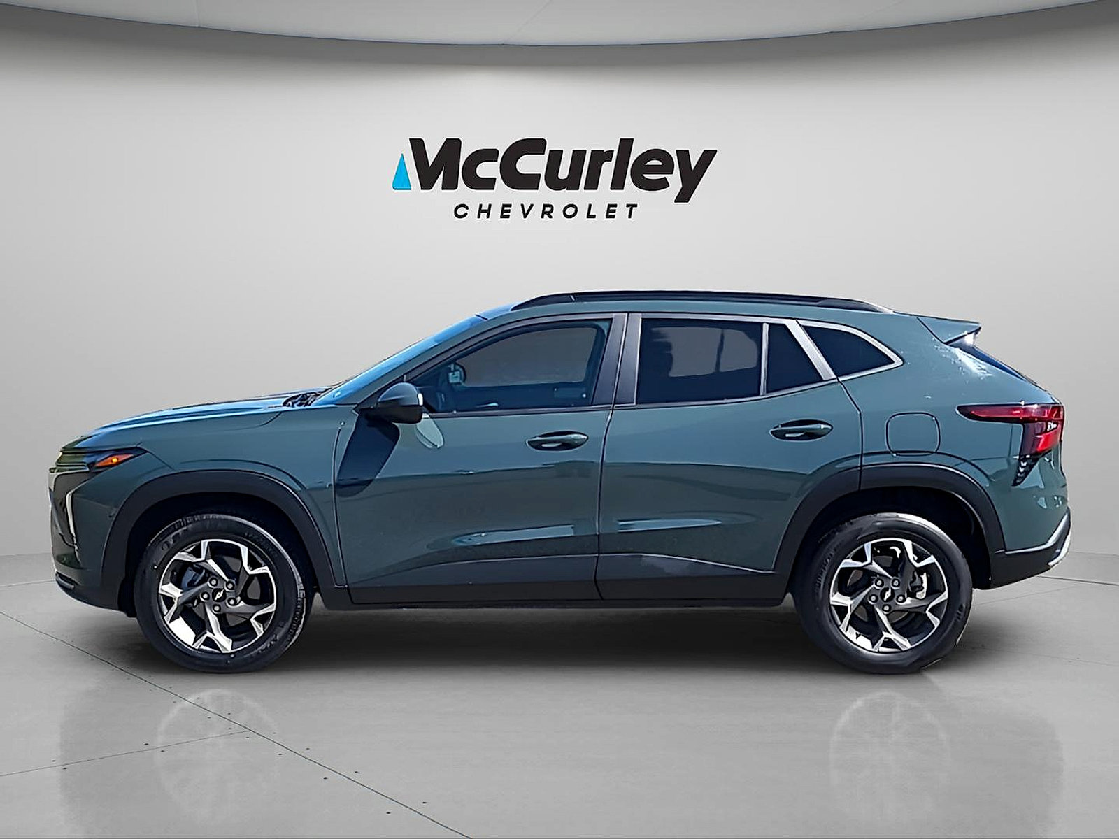 Used 2025 Chevrolet Trax LT FWD image 4