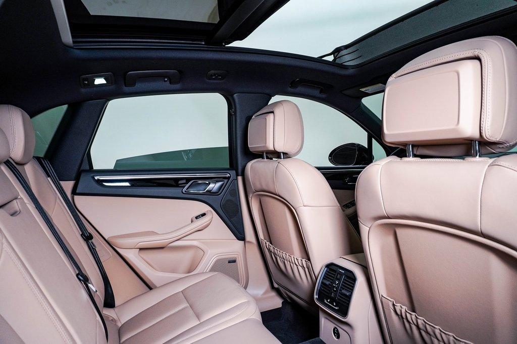 Certified 2025 Porsche Macan image 16