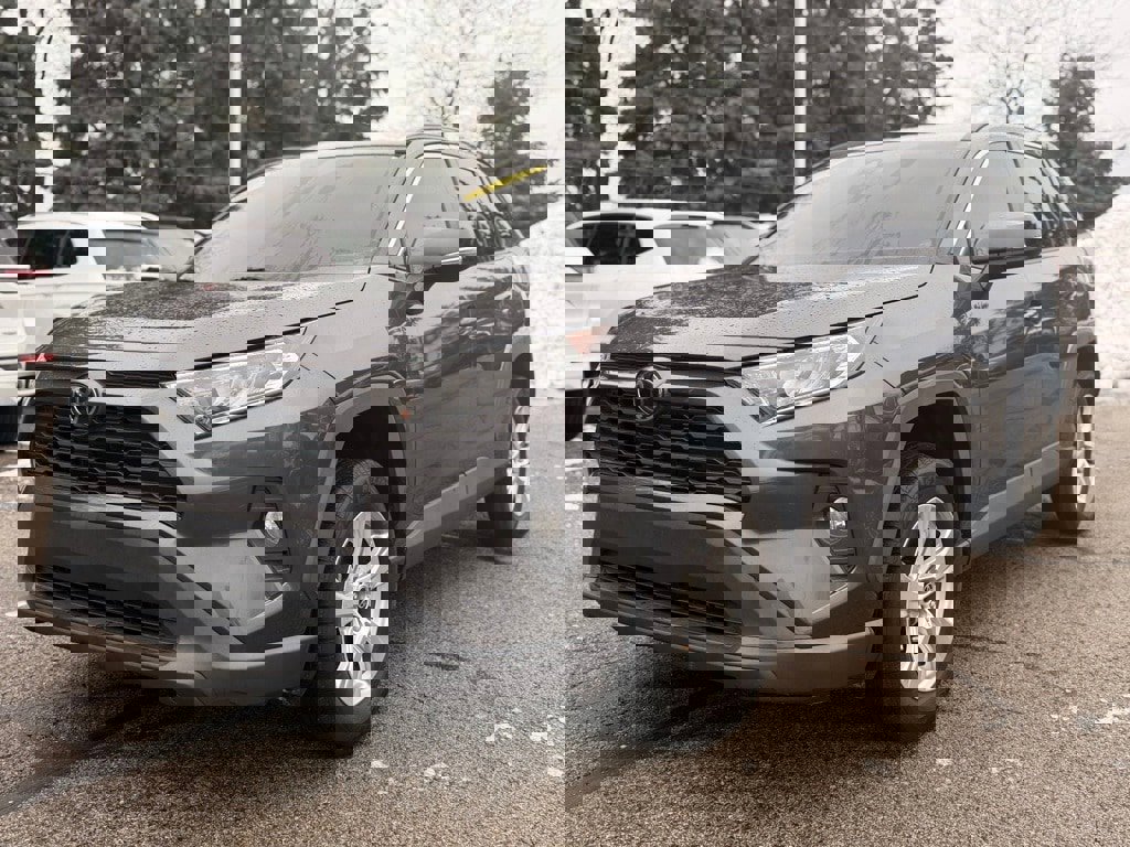 Used 2021 Toyota RAV4 XLE image 3