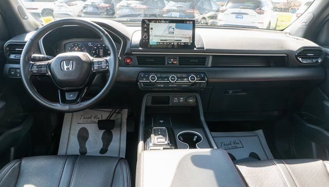 Used 2025 Honda Pilot Black Edition image 16