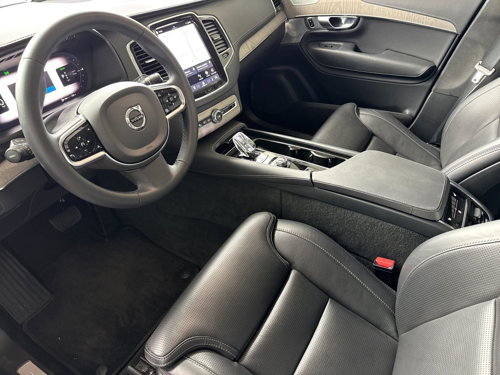 Certified 2023 Volvo XC90 T8 Ultimate w/ Lounge Package AWD/4WD image 16