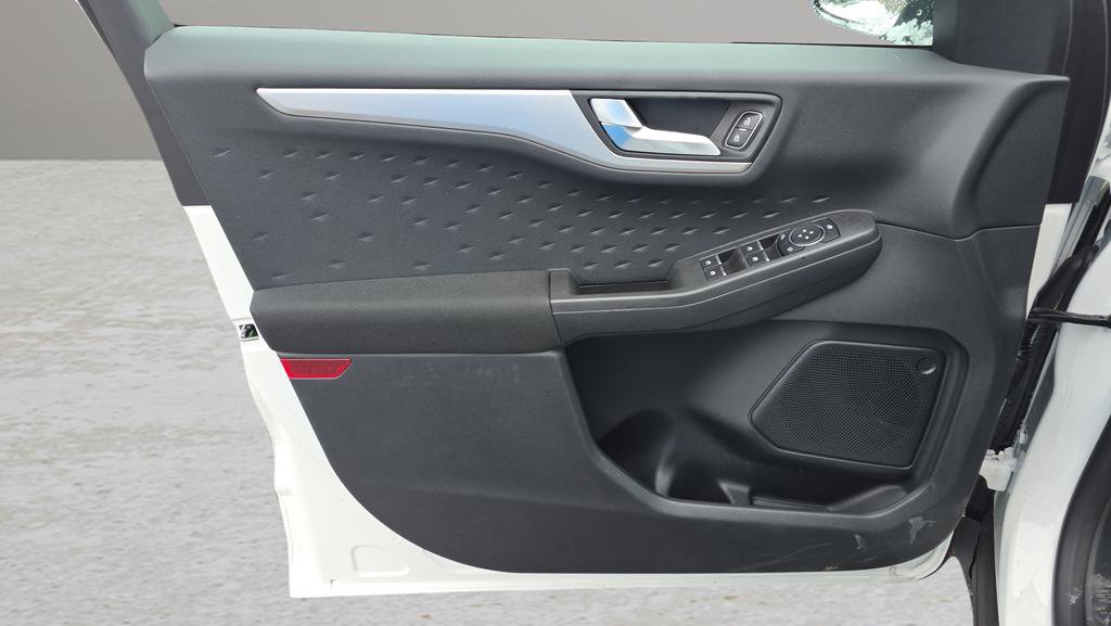 Used 2020 Ford Escape SE image 9