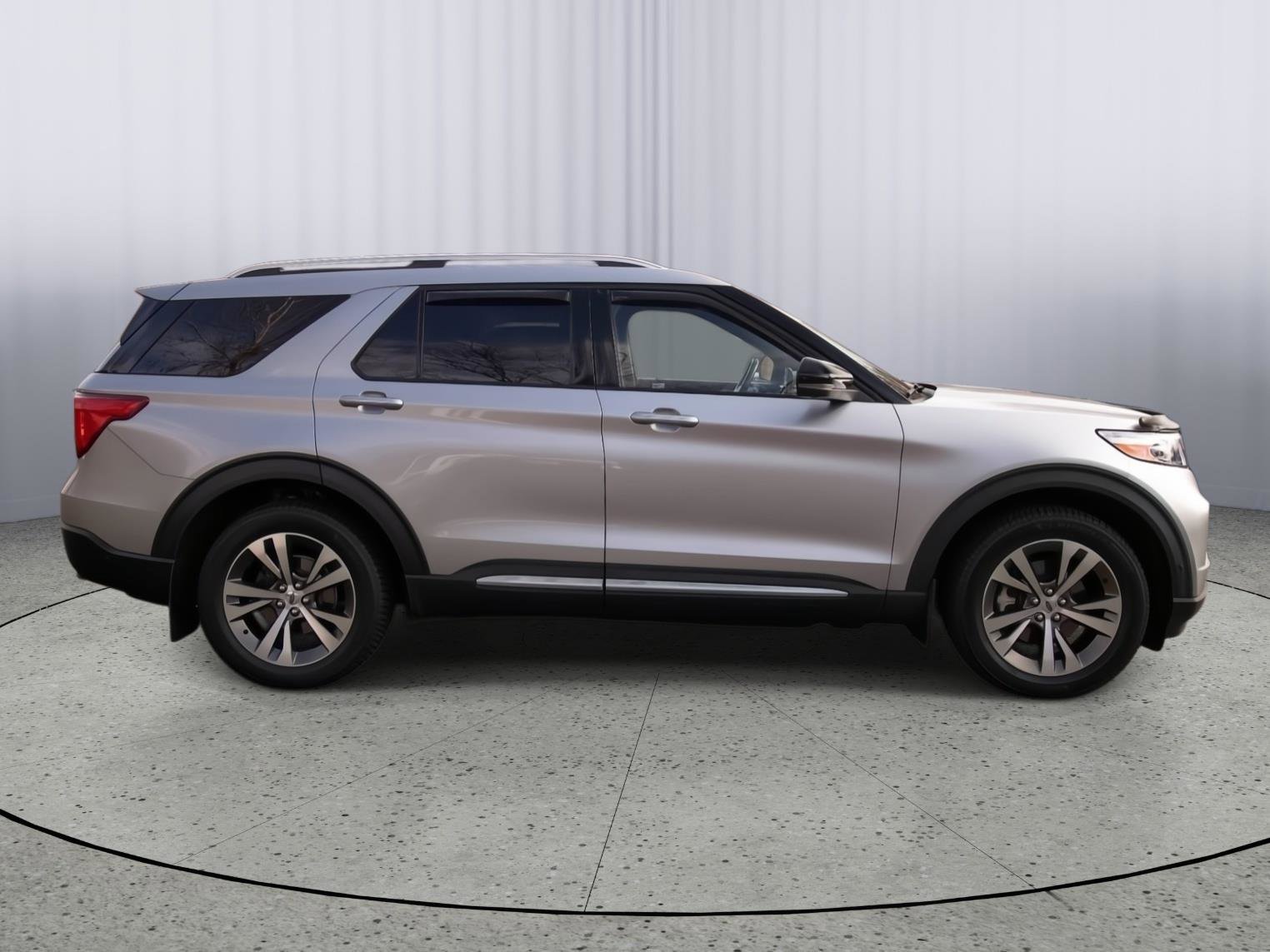 Used 2020 Ford Explorer Platinum w/ Premium Technology Package image 32
