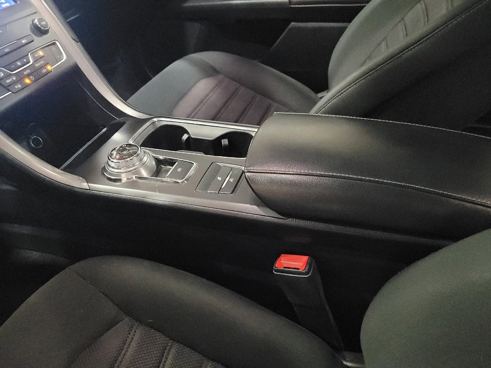 Used 2020 Ford Fusion SE FWD image 26