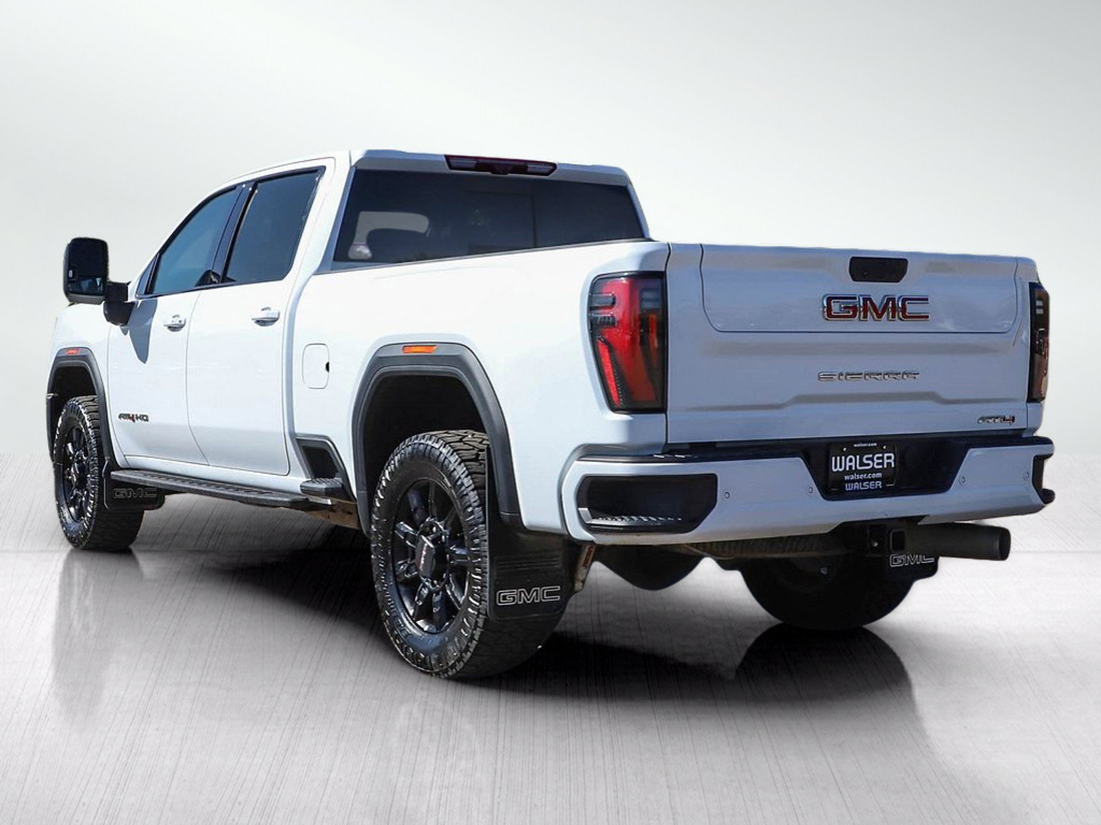 Used 2025 GMC Sierra 2500 AT4 w/ AT4 Premium Plus Package AWD/4WD image 3