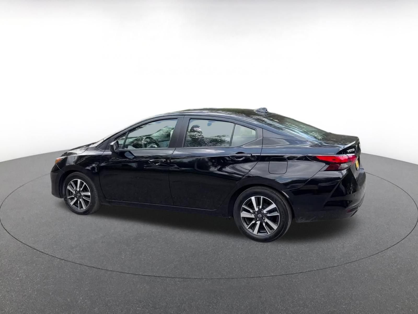 Used 2025 Nissan Versa SV FWD image 9