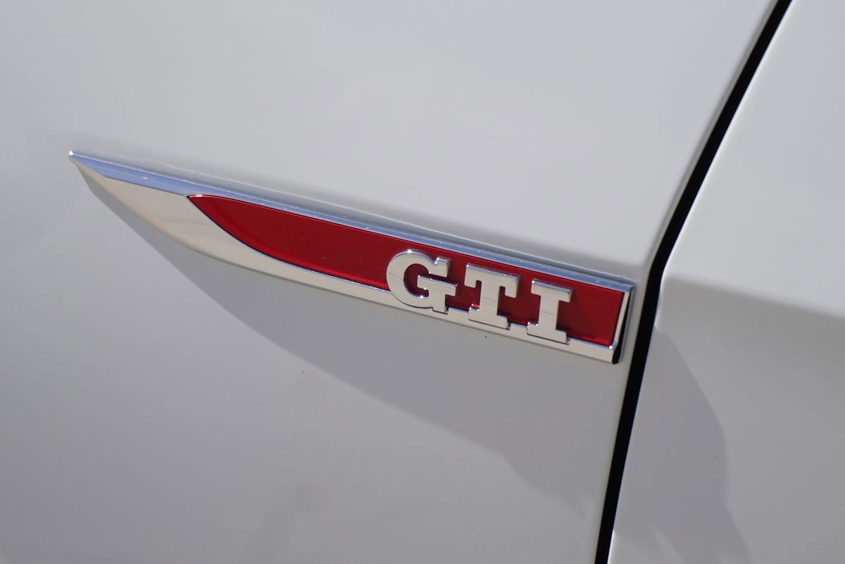Used 2019 Volkswagen GTI SE FWD image 5