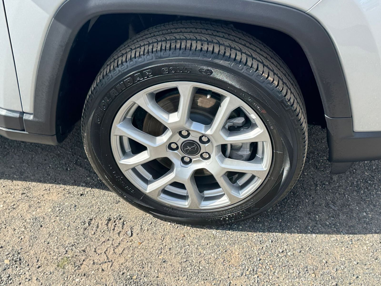 Used 2025 Jeep Compass Limited image 31