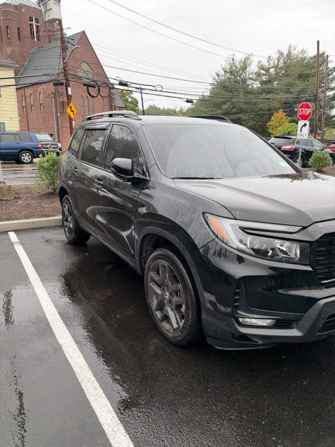 Used 2025 Honda Passport Black Edition image 2