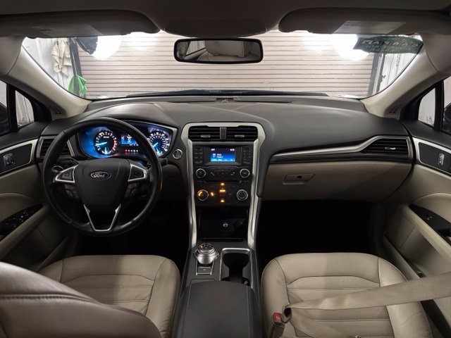 Used 2017 Ford Fusion SE FWD image 14