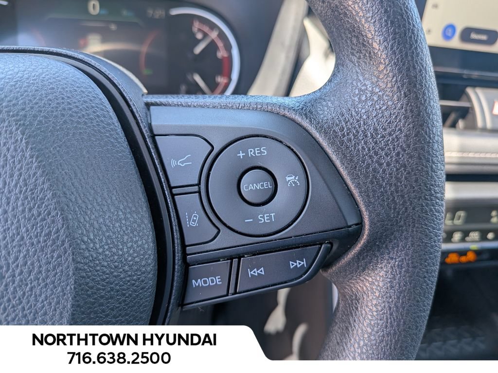Used 2025 Toyota RAV4 XLE AWD/4WD image 26