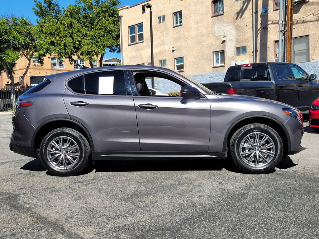 Used 2024 Alfa Romeo Stelvio Sprint image 29