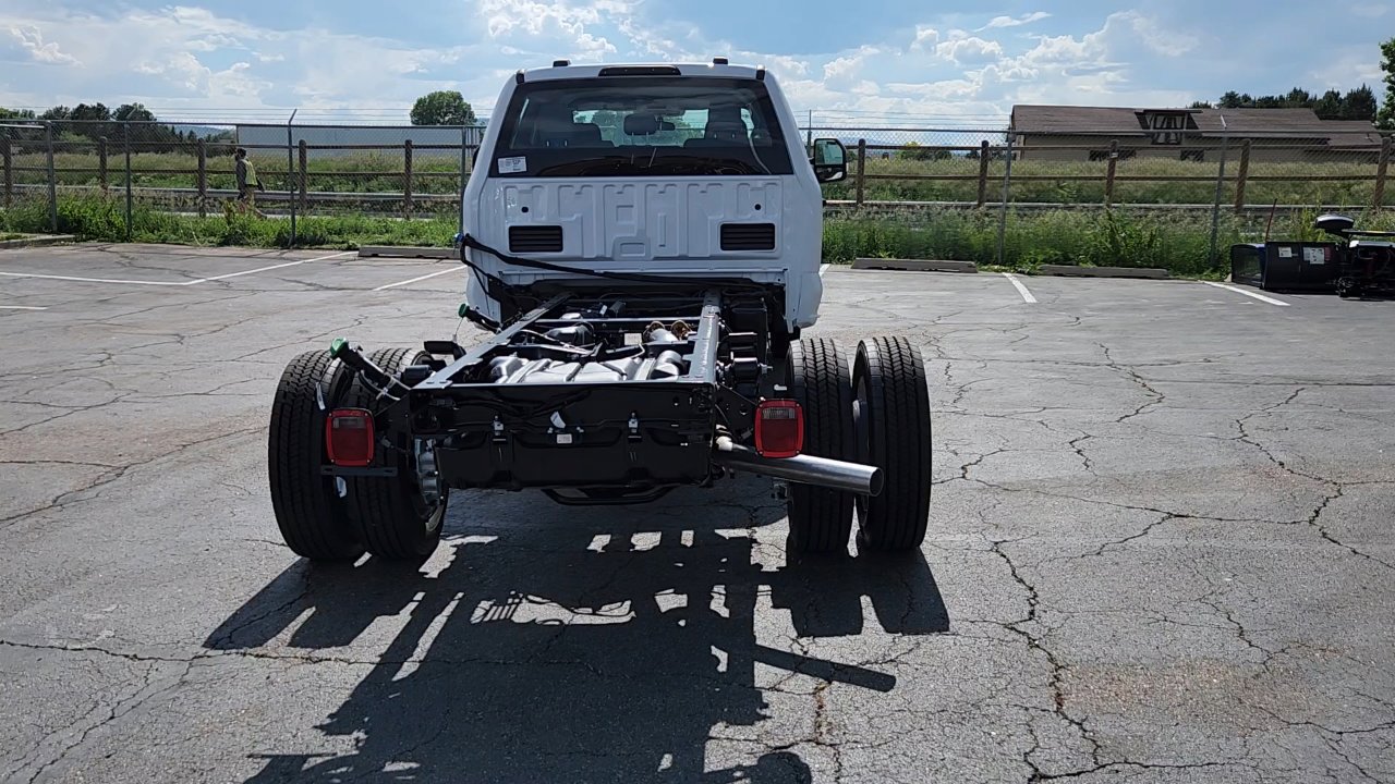 New 2025 Ford F550 4x4 Crew Cab image 9