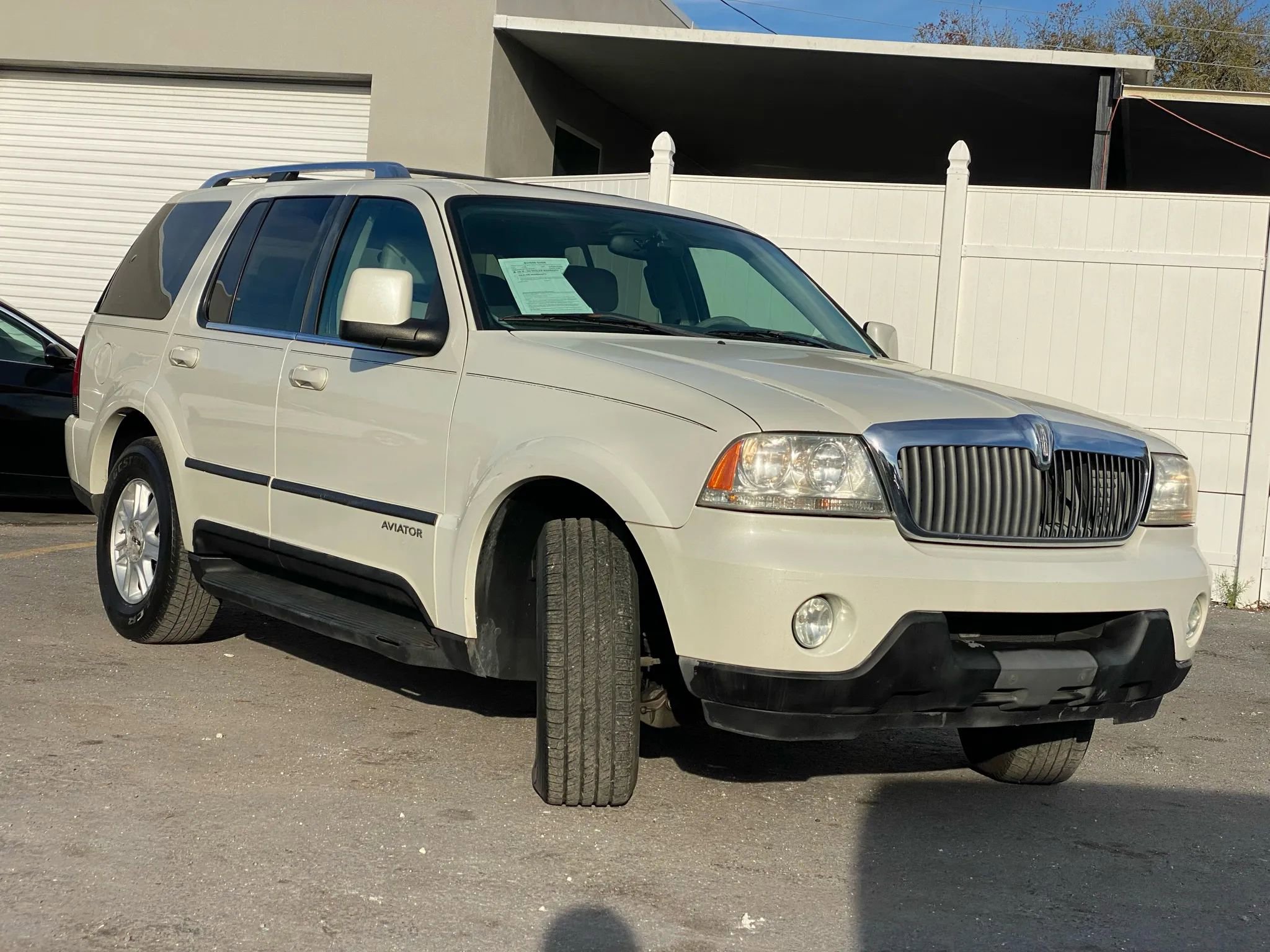 Used 2004 Lincoln Aviator Luxury RWD image 6