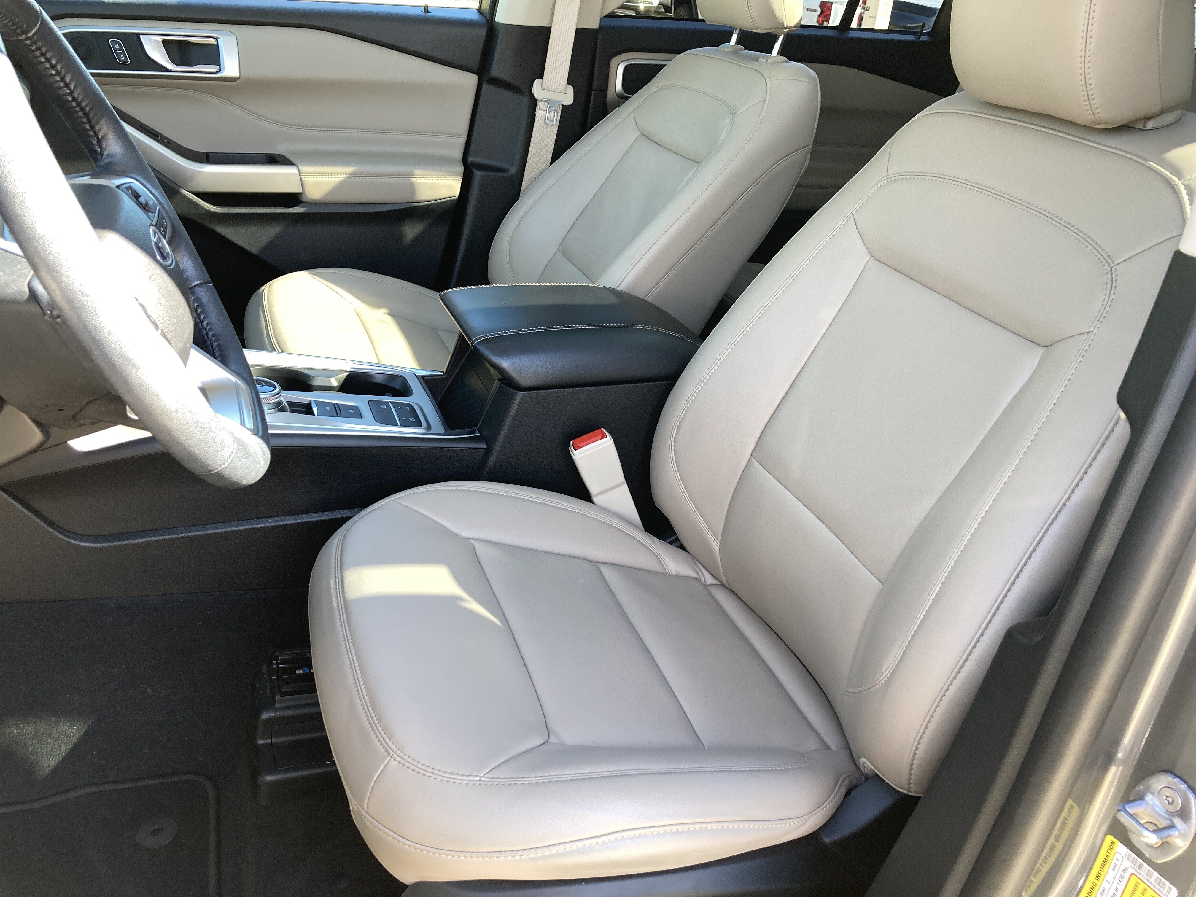Used 2022 Ford Explorer XLT w/ Equipment Group 202A RWD image 11