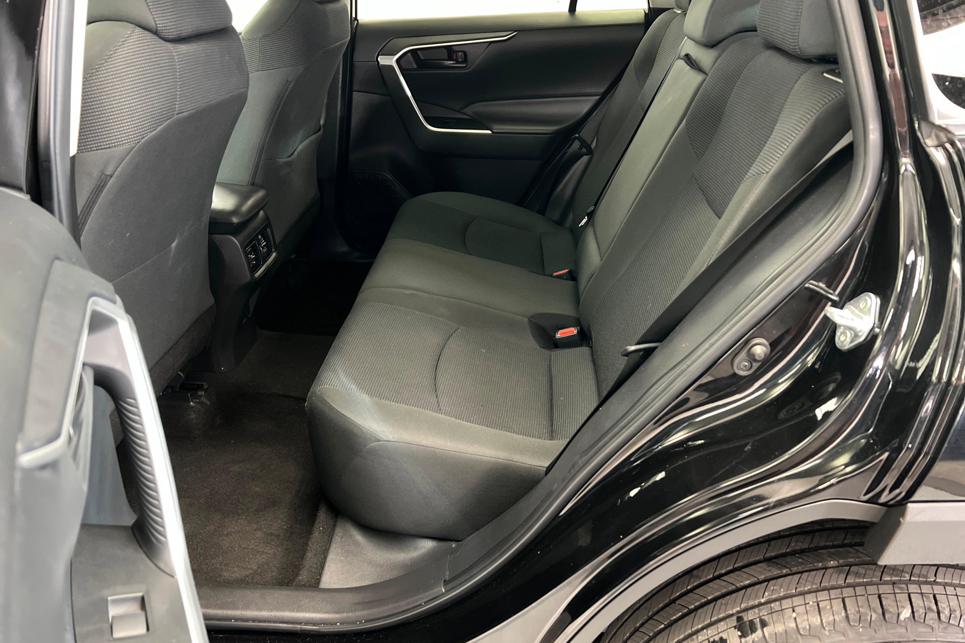 Used 2024 Toyota RAV4 LE image 22