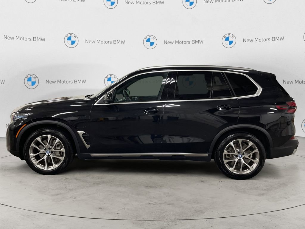 Used 2025 BMW X5 xDrive50e w/ Parking Assistance Package image 2