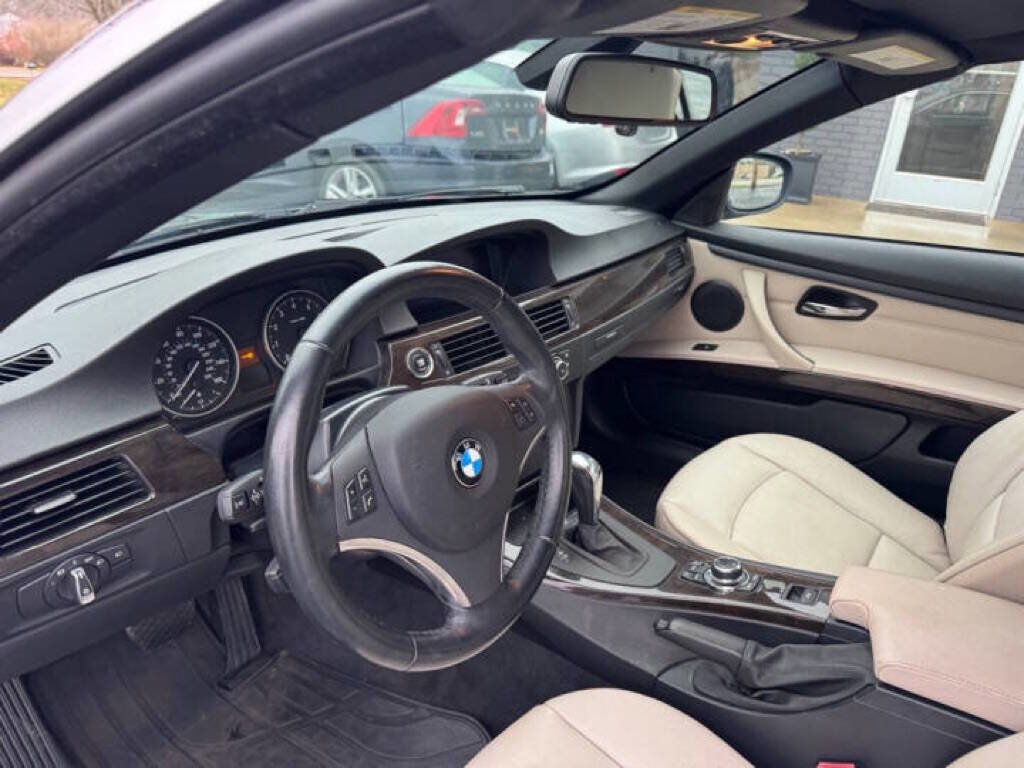 Used 2012 BMW 328i Convertible image 17