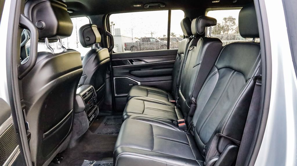 Used 2024 Jeep Wagoneer L Series II w/ Flexible Seating Group image 22