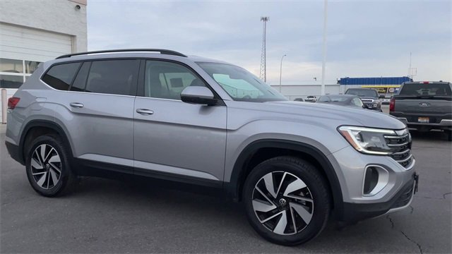 Used 2025 Volkswagen Atlas SE image 3