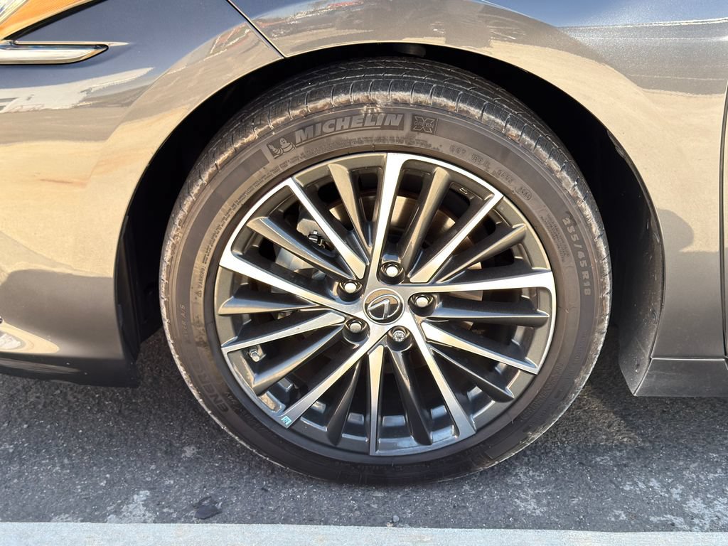 Certified 2024 Lexus ES 300h w/ Premium Package FWD image 6