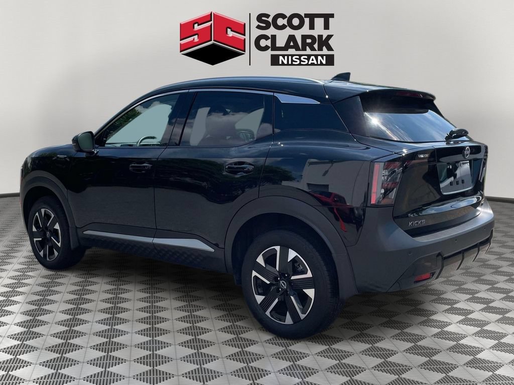 Used 2025 Nissan Kicks SR FWD image 4