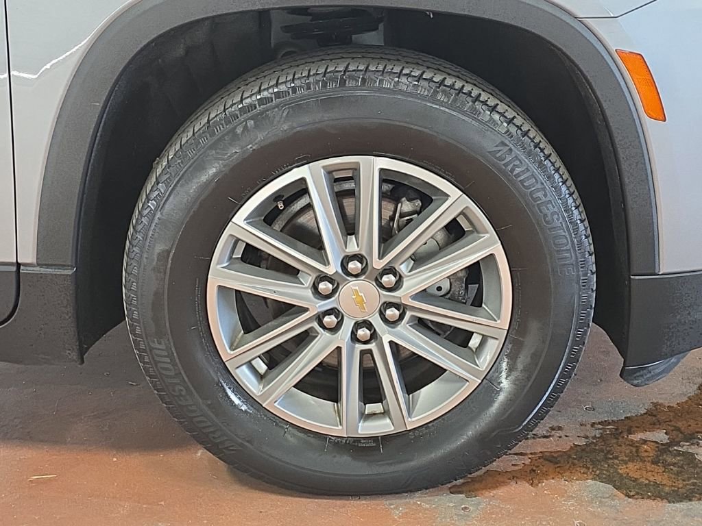 Used 2023 Chevrolet Traverse LT AWD/4WD image 7