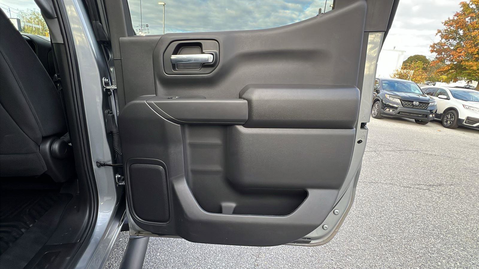 Used 2025 Chevrolet Silverado 1500 Custom w/ Turbomax Blackout Package image 14