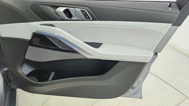 Used 2026 BMW X6 xDrive40i w/ Climate Comfort Package image 25