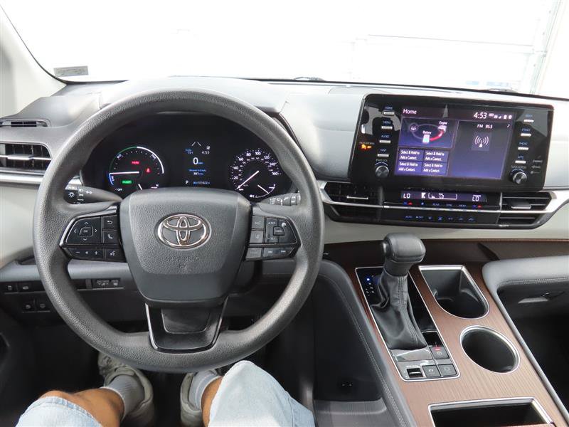 Used 2023 Toyota Sienna LE AWD/4WD image 21