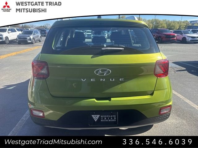 Used 2023 Hyundai Venue SEL FWD image 10