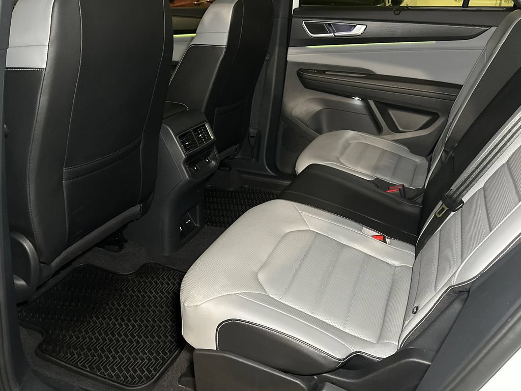 Used 2024 Volkswagen Atlas Cross Sport SEL R-Line AWD/4WD image 14