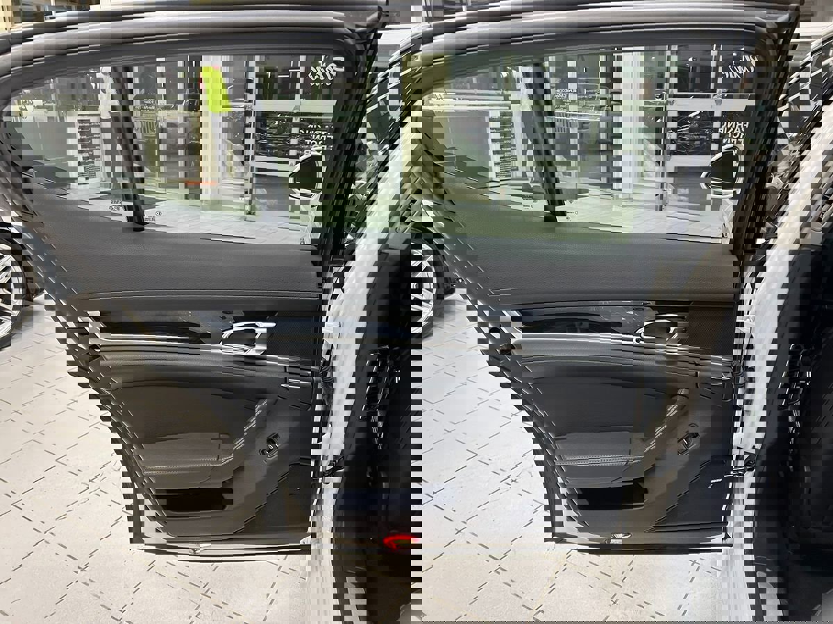 Used 2012 Porsche Panamera 4 image 43