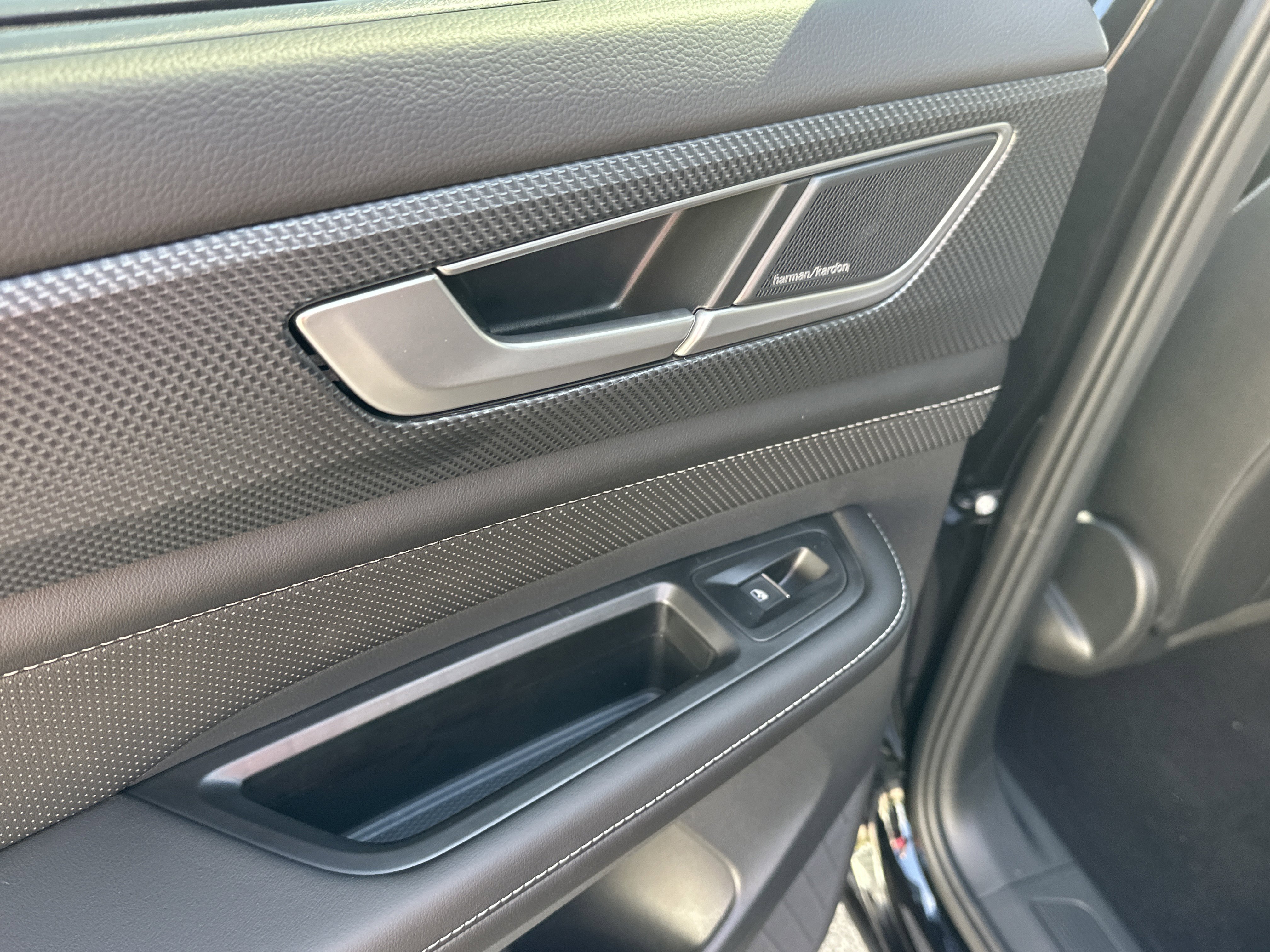 New 2026 Volkswagen Atlas Cross Sport SEL Premium R-Line image 12