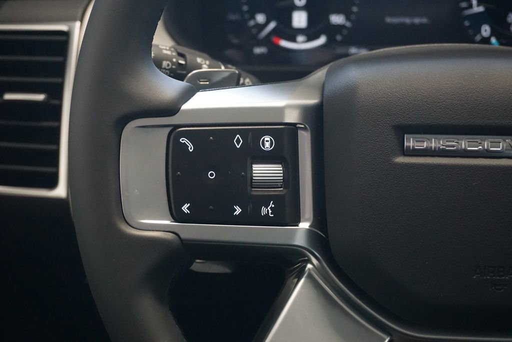 New 2025 Land Rover Discovery Dynamic SE image 12