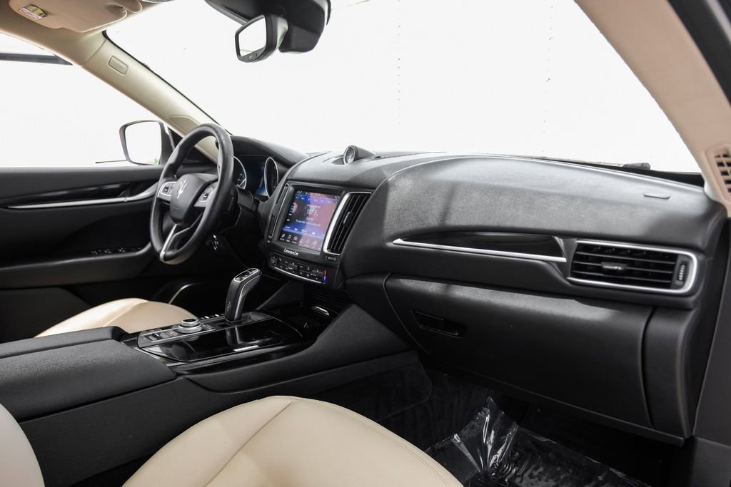 Used 2019 Maserati Levante image 12