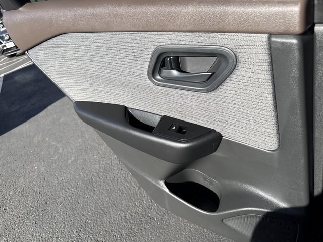 Used 2023 Nissan Rogue S AWD/4WD image 12