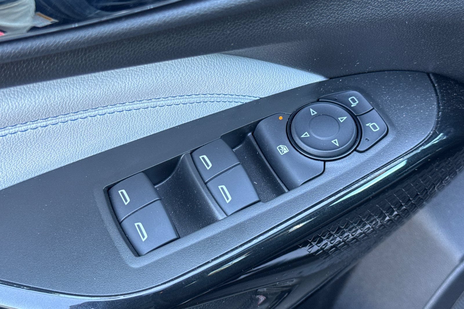 Used 2026 Chevrolet Trax LT w/ Sunroof Package FWD image 13