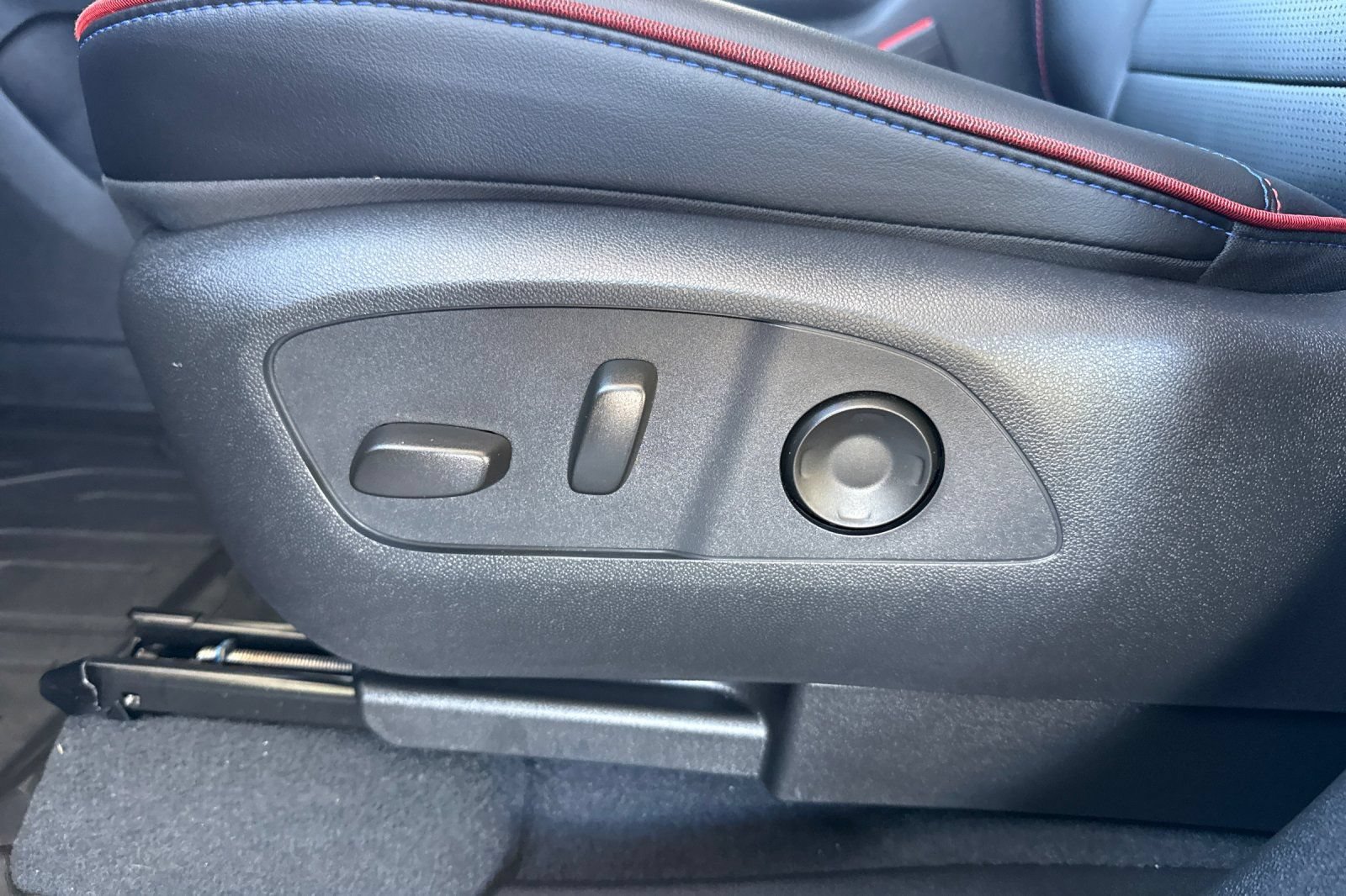 Used 2025 Chevrolet Silverado EV RST AWD/4WD image 19