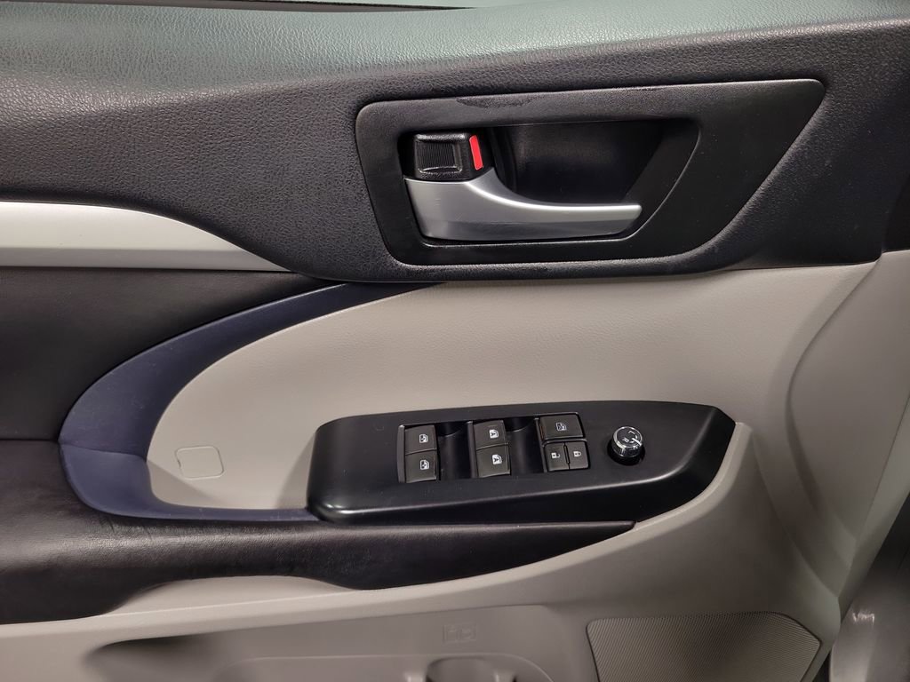 Used 2017 Toyota Highlander XLE image 20