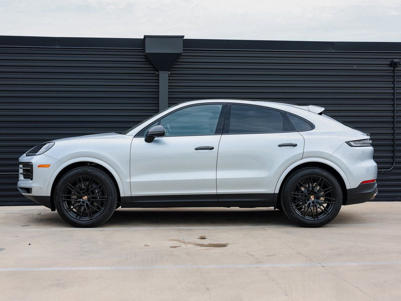 Certified 2026 Porsche Cayenne Coupe image 2