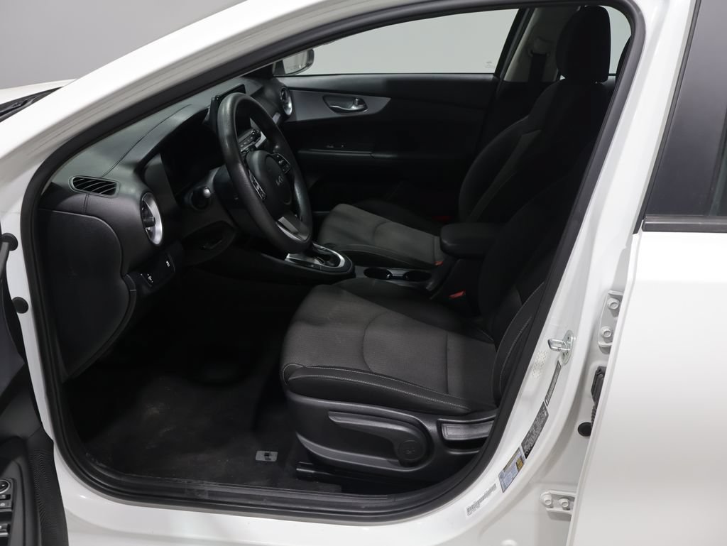 Used 2023 Kia Forte LXS FWD image 9