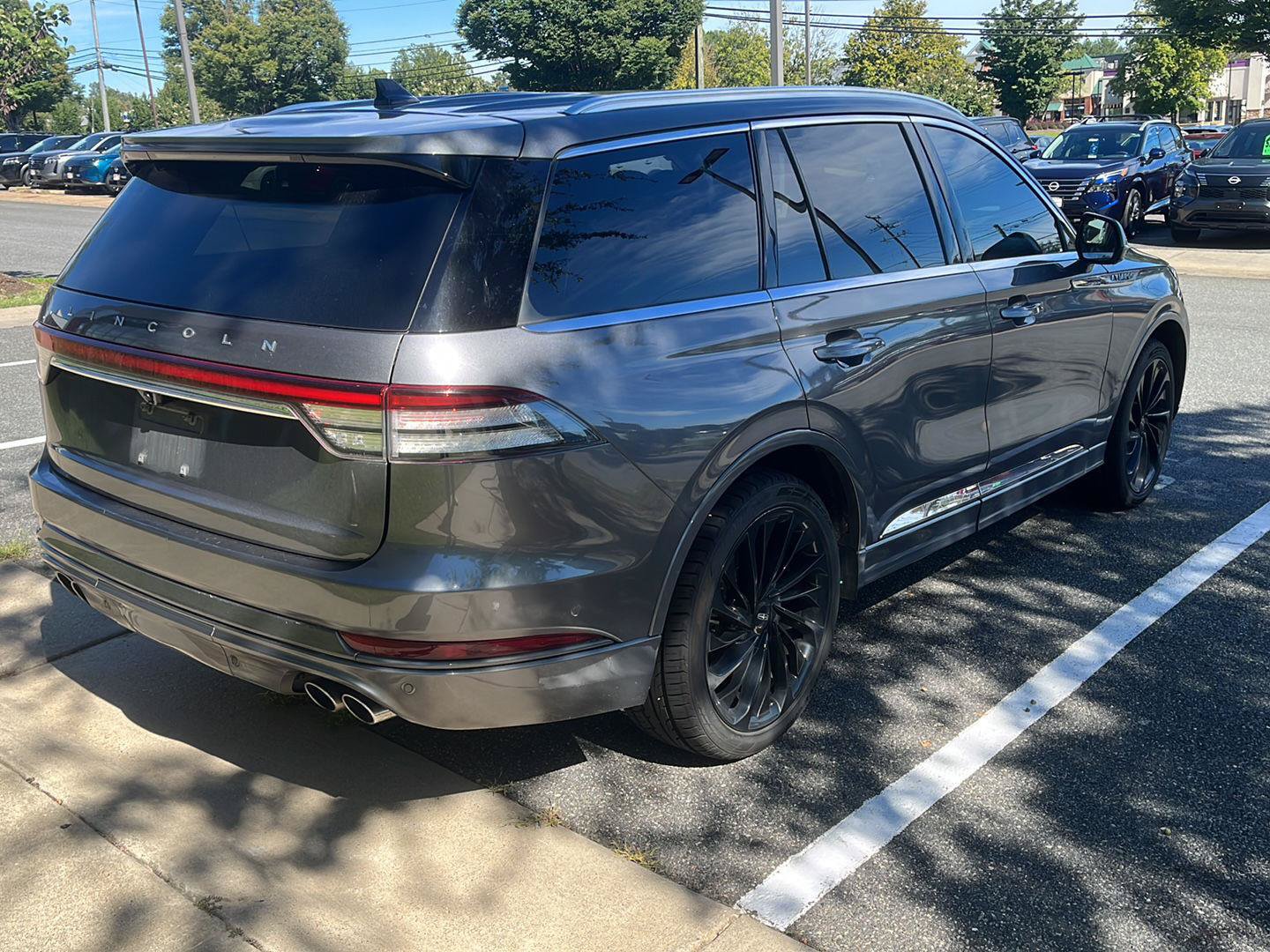 Used 2022 Lincoln Aviator Reserve w/ Equipment Group 201A AWD/4WD image 3