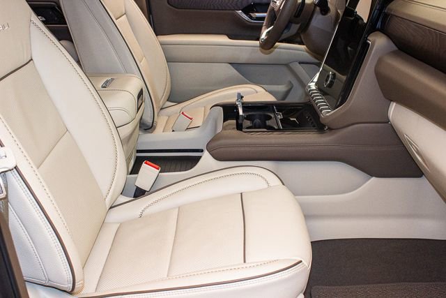 Used 2025 GMC Yukon XL Denali image 10