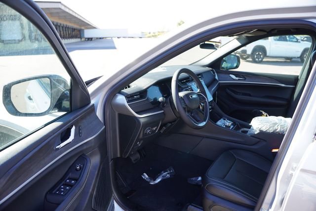 New 2025 Jeep Grand Cherokee Limited w/ Trailer Tow Package image 10