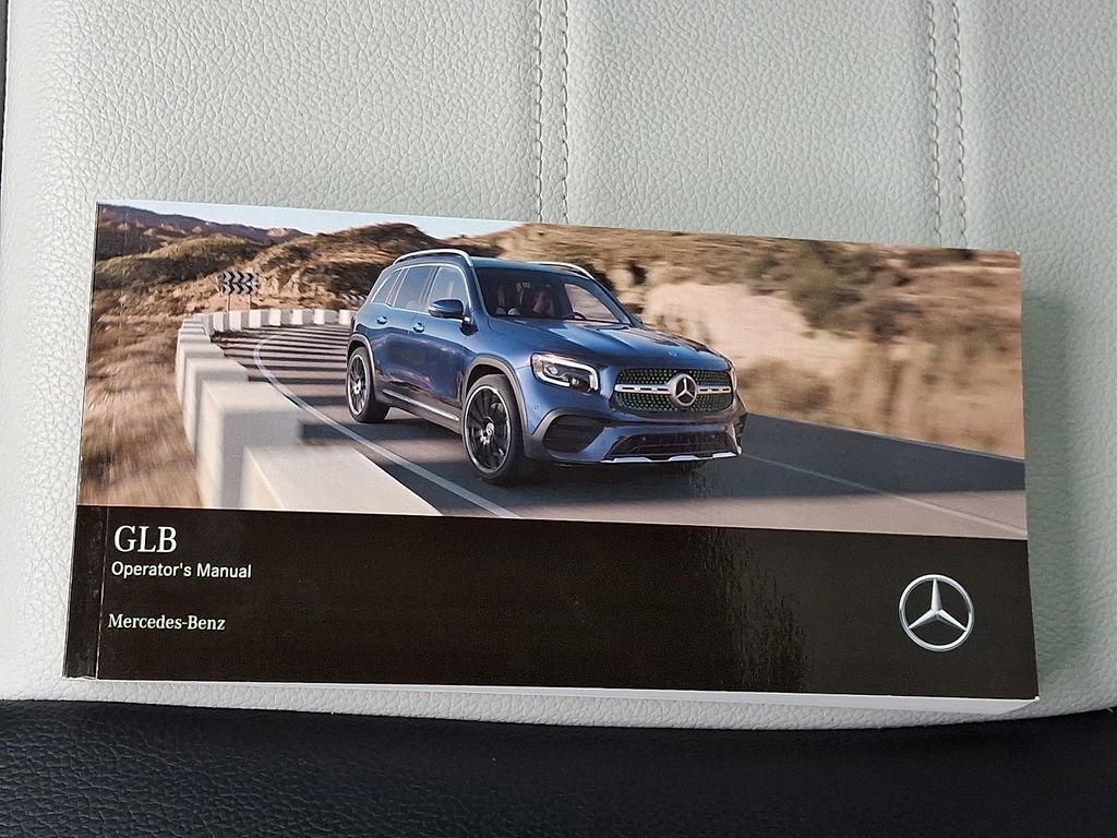 Used 2022 Mercedes-Benz GLB 35 AMG 4MATIC image 30